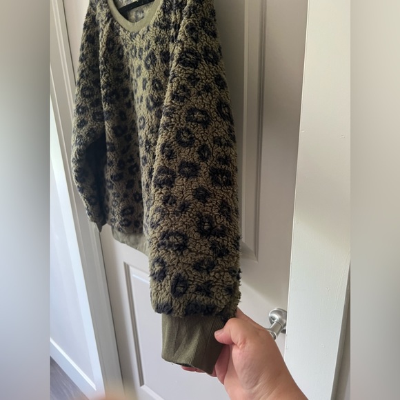 Workshop leopard print olive green plush pullover sweater in size 2X - Picture 13 of 14